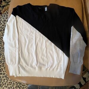 Tahari Black and White and gray Colorblock Sweater size LARGE EUC- super soft